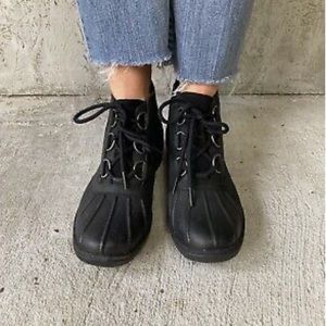 UGG WP Black Leather & Suede Lace Up Ankle Boot With Shearling Insole Size 9